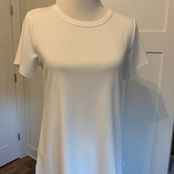 Old Navy Tops - 👀White tee
